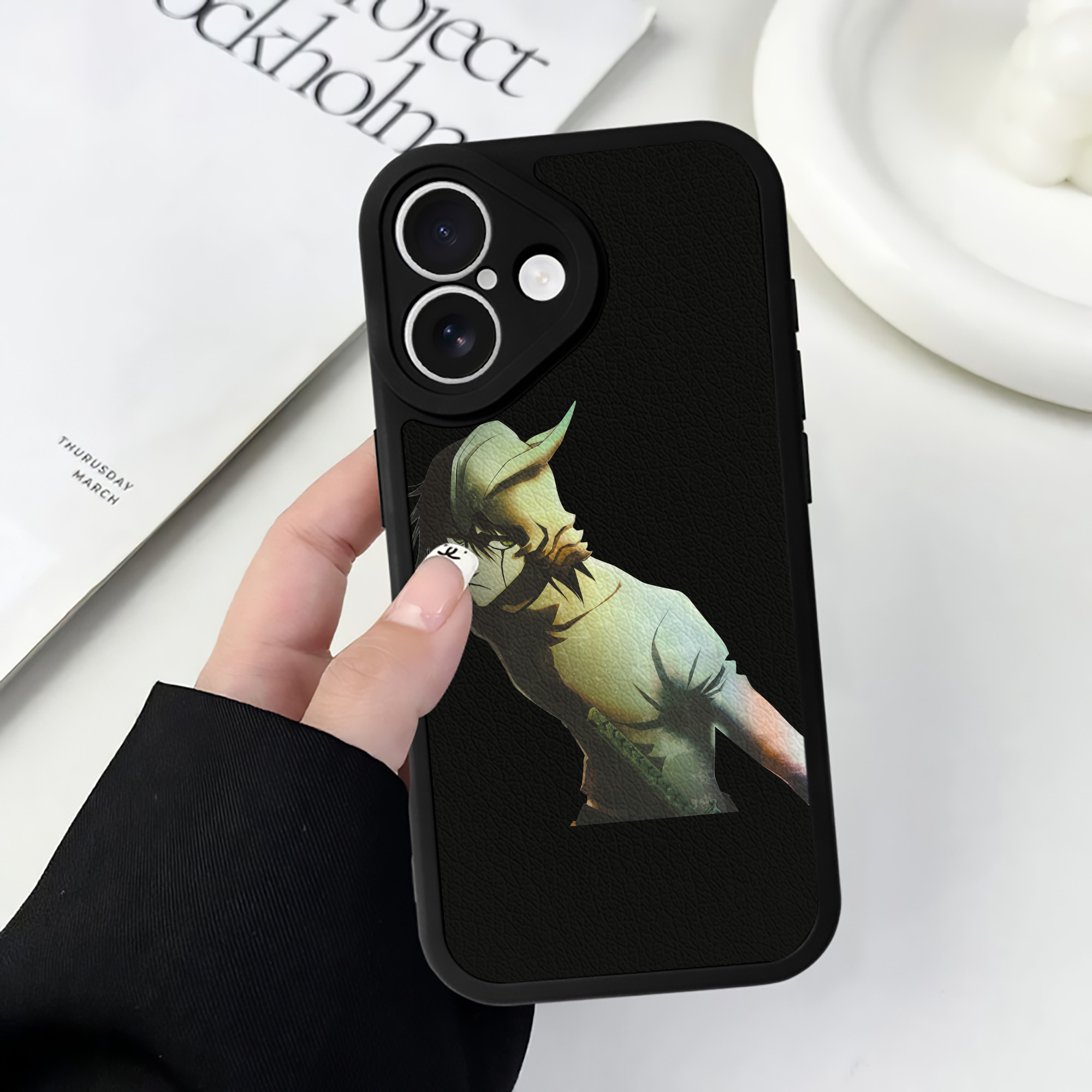 （画像用） ブリーチ ウルキオラ·シファー BLEACH Ulquiorra cifer 【iPhone 16シリーズ対応】シリコンスマホケース（レザー調） 材質：シリコン
